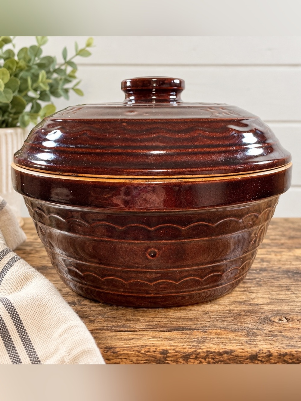 Mar-Crest Daisy Dot Stoneware Brown Covered Casserole Dish USA